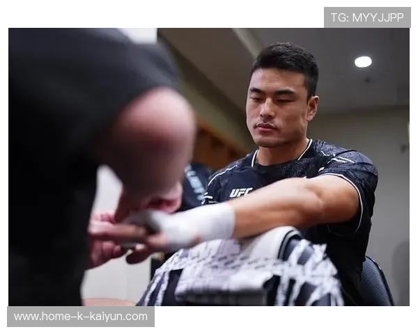 UFC重击让观众站立尖叫：终极一击瞬间的震撼力